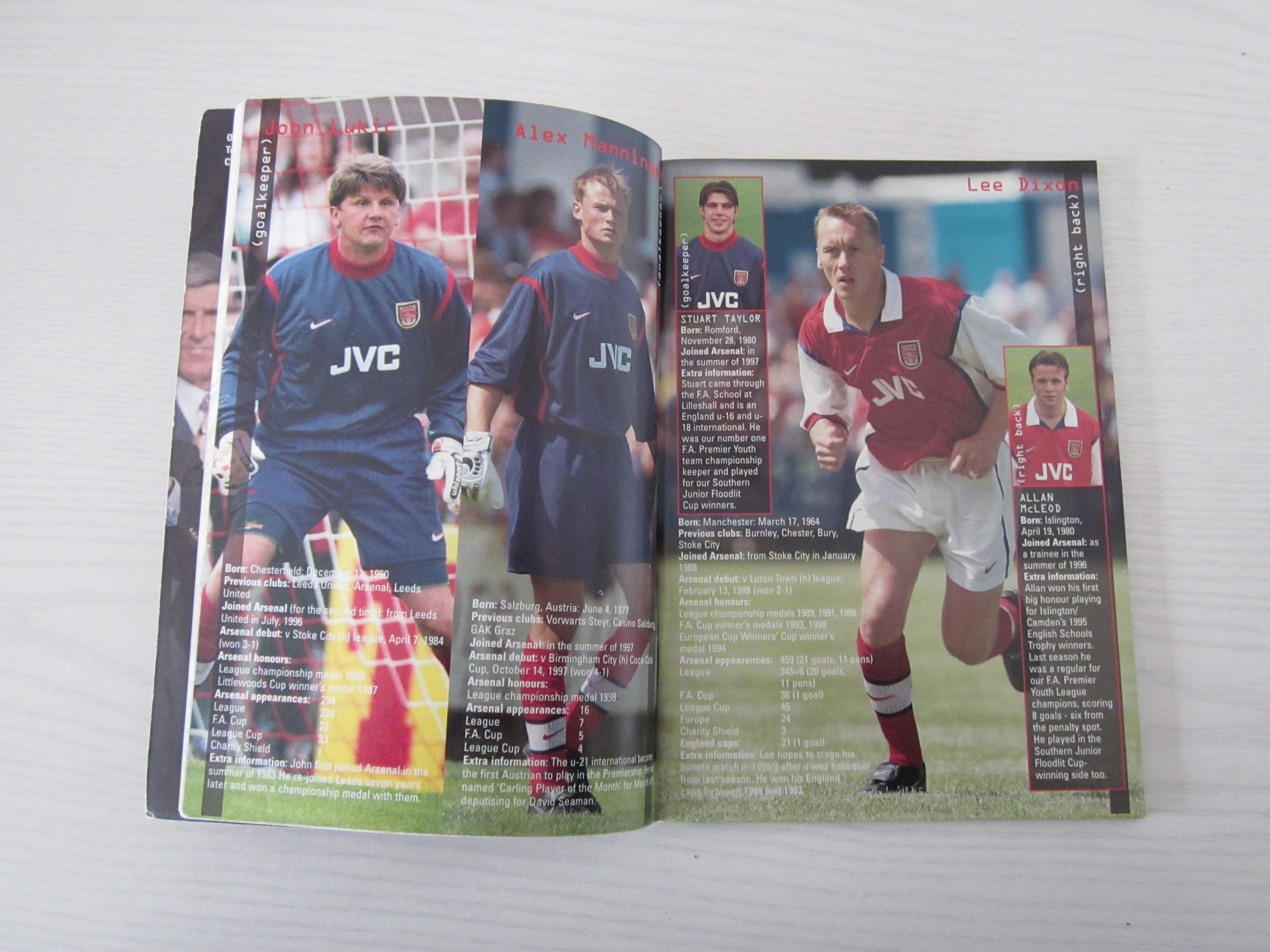 1999 -2000 Arsenal Football Club Handbook, Yearbook