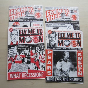 1990er Jahre VIER Mid Century Football Fanzines, Handbuch, Jahrbuch, Jährlich, Souvenir. Ideales Weihnachtsgeschenk, Vatertag, Geburtstagsgeschenk