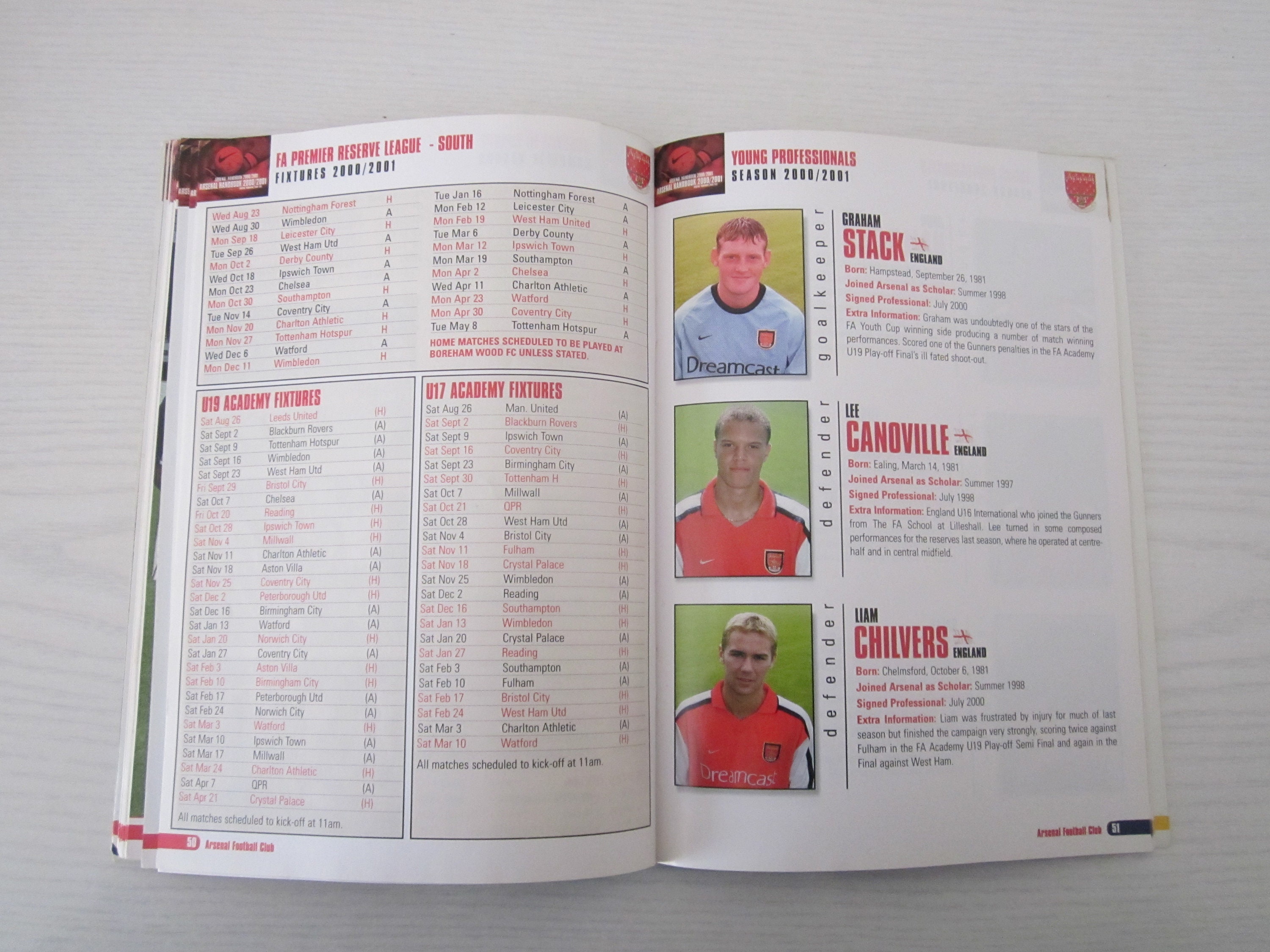 2000-2001 Arsenal Football Club Handbook, Yearbook, Souvenir