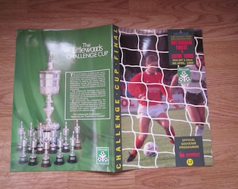1989 Nottingham Forest v Luton Town Football League Cup Final Programme.