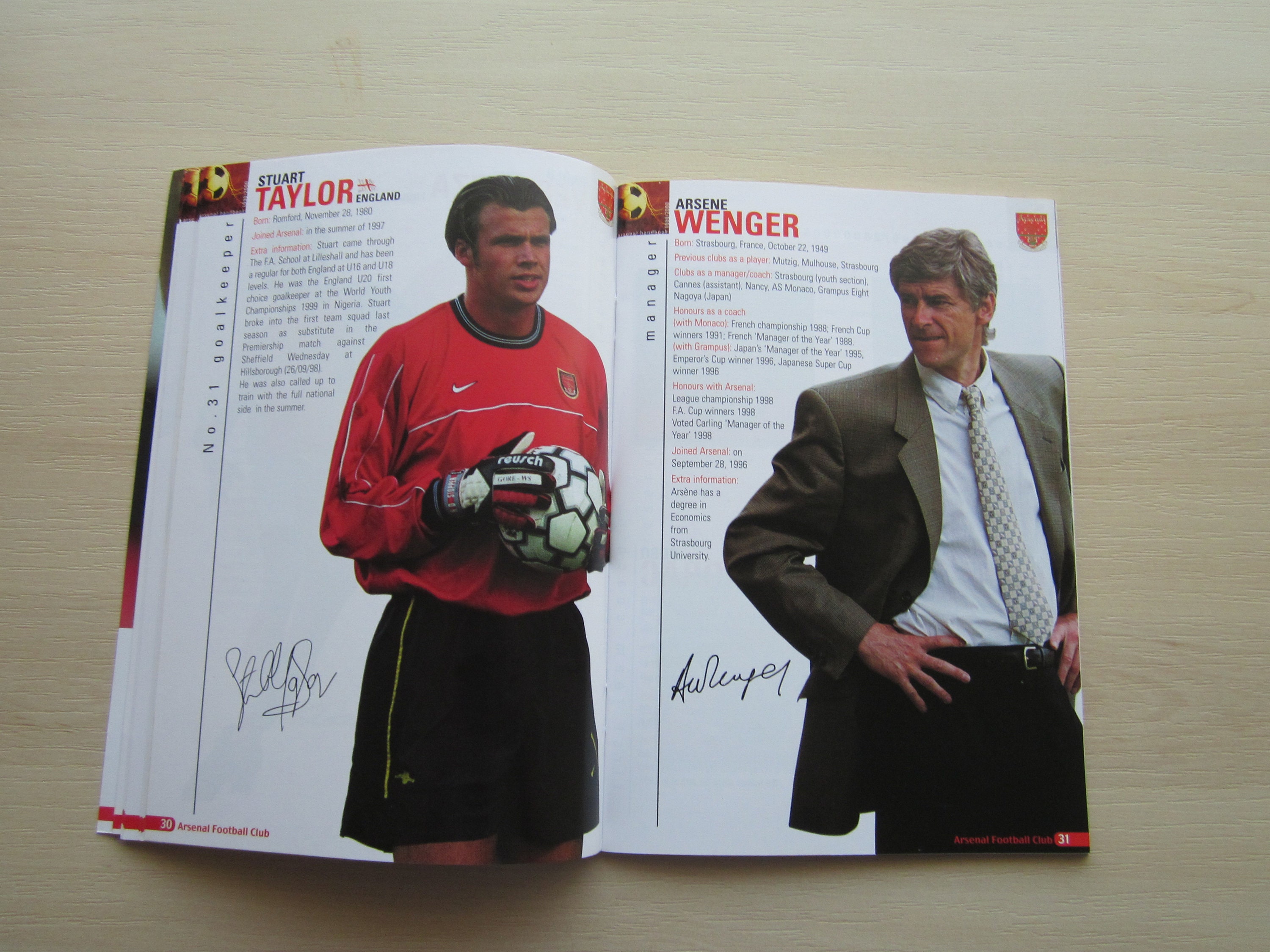洋書 English Football A Fans'Handbook'99-'00 1999 -2000 Arsenal Football Club Handbook, Yearbook