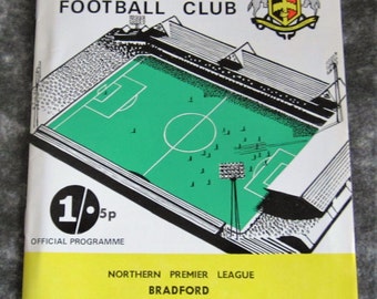 1970/71 BRADFORD PARK AVENUE v Stafford Rangers Rare!  First Non-League season Northern Premier League football match programme