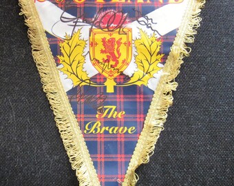 c1980s PERSONALLY SIGNED Scotland "The Brave" Football/Soccer pendant by 6 of its players!