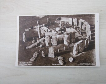 1930s Stonehenge, Wiltshire, United Kingdom, Genuine, Original, Postcard.