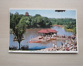 Postcard, The Lake, Peasholme Park, Scarborough, Yorkshire. UK. REAL PHOTO Postcard. Unused.