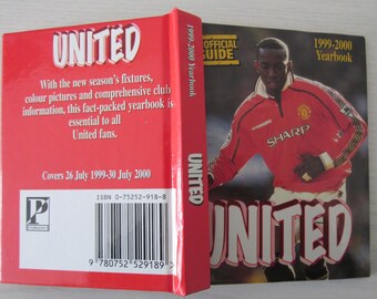 1999-2000 Pocket-Size Manchester United Football Club Yearbook/Diary, Handbook. Ideal Christmas Gift, Fathers Day, Birthday Present