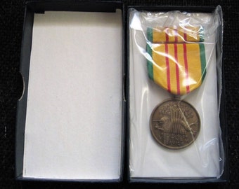 c 1960s Vintage Vietnam Service Medal - 4 Campaign Stars Dated 1969, with original box, medal is sealed and unopened
