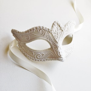 Diner en Blanc masquerade Mask, All White feather Masquerade Mask, white feather mask, women's white venetian masks by HigginsCreek image 4