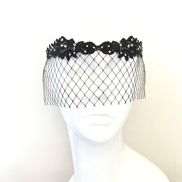 Schwarzer kurzer Schleier mit Strass-Gothic-Maske. Schwarze Netzmaske im Vogelkäfig-Schleier-Stil für Damen