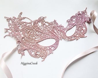 Masque de mascarade en dentelle rose poudré pour femme parsemé de strass, masque de mascarade personnalisé de toutes les couleurs et embellissements