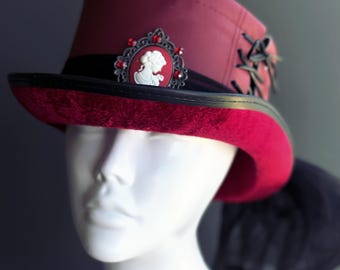 Crimson Black Steampunk Top Hat for Halloween Cosplay, Red Victorian Cameo Hat with Brooch, Gothic Bowler Hat