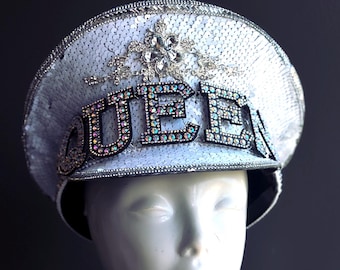 Chapéu de festa holográfico branco estilo capitão para festivais, raves e shows.