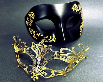 Máscara de mascarada veneciana negra con volutas y filigrana dorada para parejas