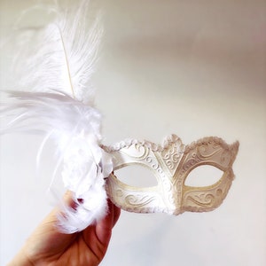 White masquerade Mask Feathers Diner en Blanc masquerade Mask White feather Masquerade Mask white feather mask women's white venetian masks