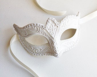 Diner en Blanc masquerade Mask, All White feather Masquerade Mask, white feather mask, women's white venetian masks by HigginsCreek