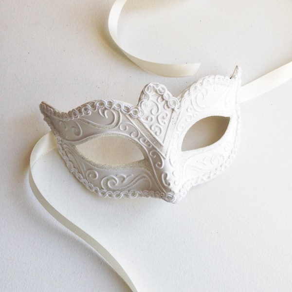 Diner en Blanc masquerade Mask, All White feather Masquerade Mask, white feather mask, women's white venetian masks by HigginsCreek