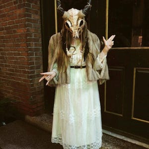 Wicker man Skull headdress Gaelic festival samhain pagan ritual horn skull feather headpiece Druid viking headwear Ram Horn Deer Antler Natural Skull