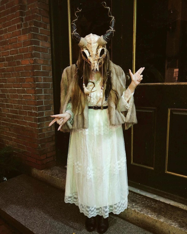 Wicker man Skull headdress Gaelic festival samhain pagan ritual horn skull feather headpiece Druid viking headwear Ram Horn Deer Antler Natural Skull