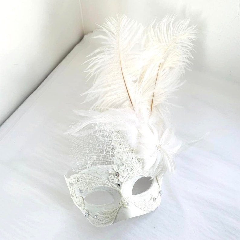 White masquerade mask women / white feather masquerade mask / white brides mask / white wedding mask / white masked ball masks / party mask image 1
