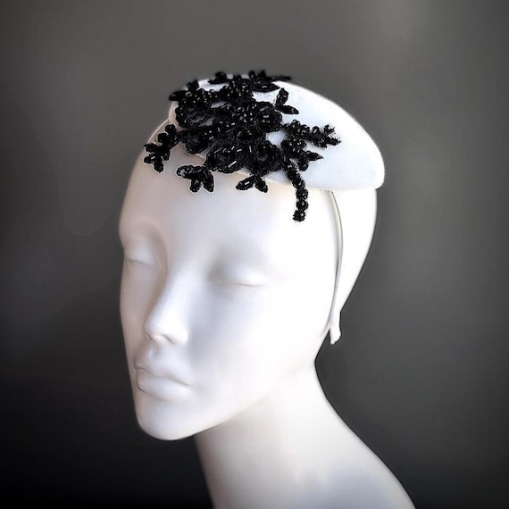 Elegant Black and White Floral Women\'s Hat WHITE FAUX FLOWER DECOR ELEGANT STRAW BUCKET HAT｜Motf main image 4
