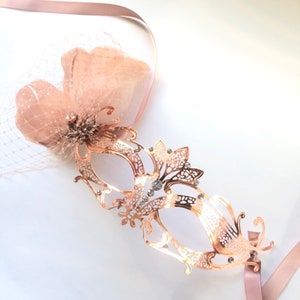 Rose gold masquerade mask women, metal mask with feathers, prom, weddings Rose gold metal mask with clip on feathers and veil