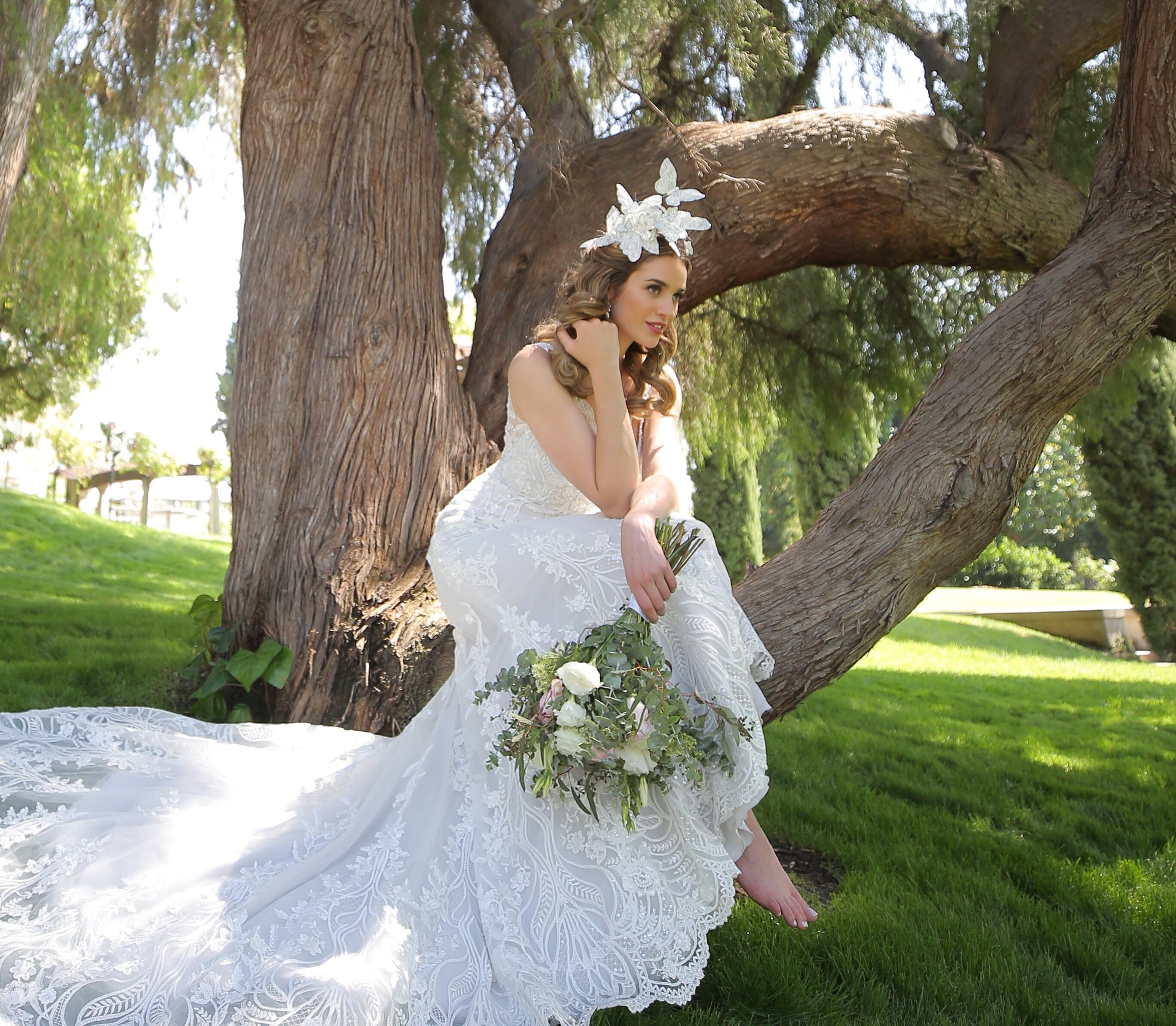 White Bridal Wedding Butterfly Fascinator Feather Hat Headband Formal Headwear White Butterfly Fascinator Headband Bridal Headpiece  main image 3