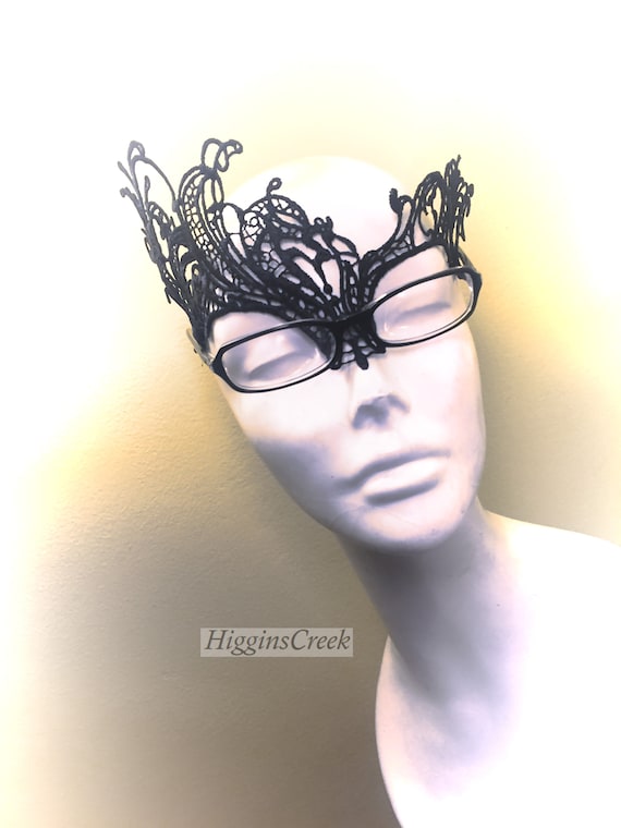 Vampira® Bat Glasses in Gold/Black by La Femme en Noir