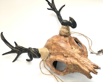 鹿の角の異教の儀式の頭蓋骨の頭飾り、サムハイン魔女のゲール語の祭り