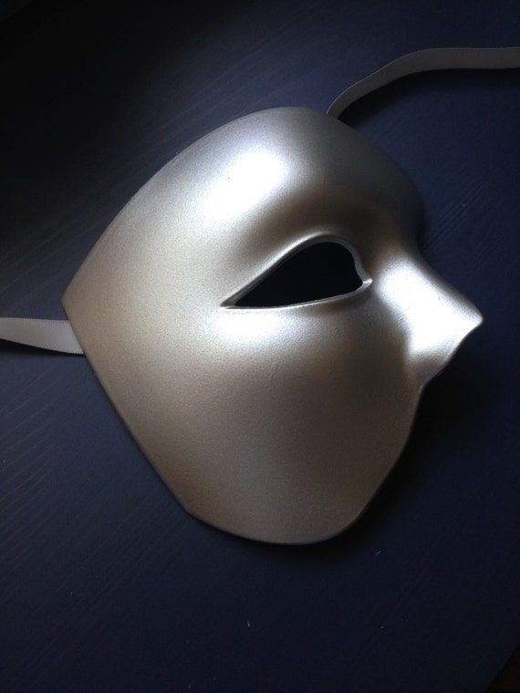 Maschera d'argento ispirata al Fantasma dell'Opera, maschera in maschera  nera per uomini, maschera in argento nero, maschera da ballo in maschera d' argento, Argento e Nero -  Italia