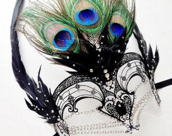 Göttin Maskerade Maske mit Ketten, venezianische Metallmaske mit Kristallen, mit FEDERN