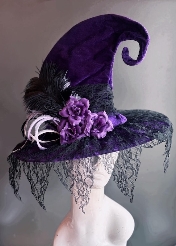 女性用ハロウィン魔女帽子、黒レース、バラ、羽根飾り付き紫ベルベット