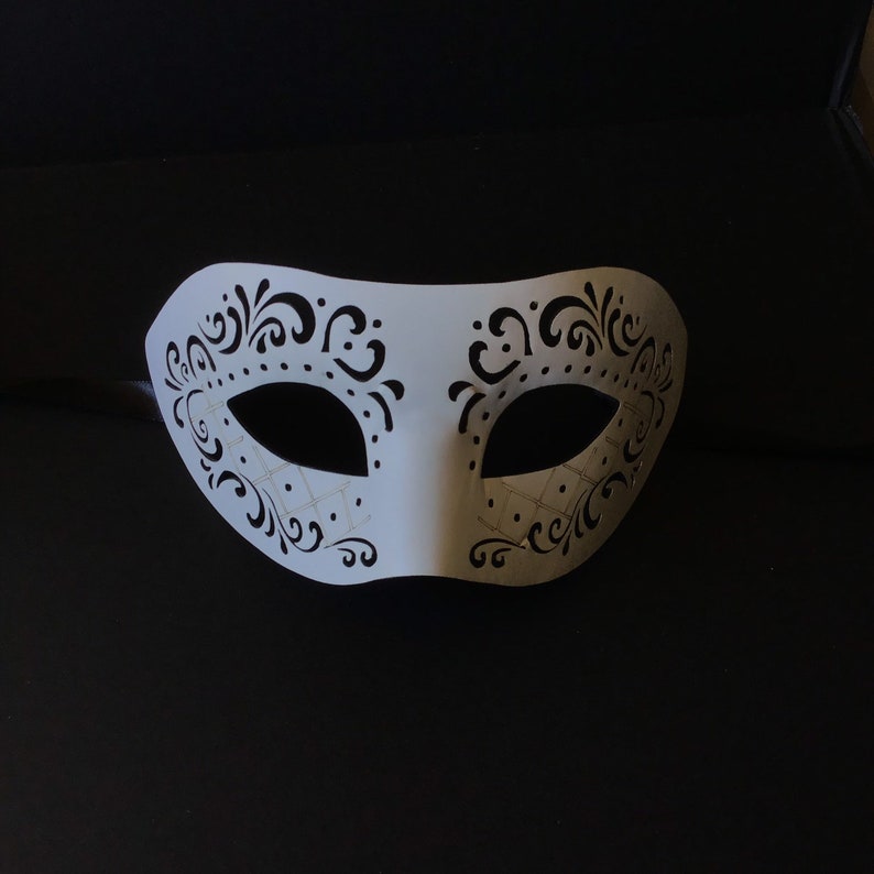 Mask base. Mask base. Противогаз на манекене. Маска вид сбоку. Деревянная заготовка для маски.