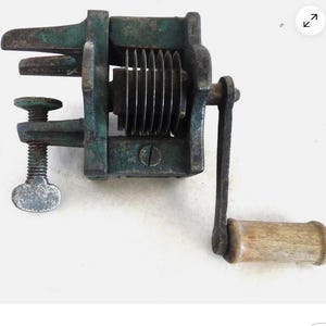 Antique Cast Iron green Bean Slicer cutter Table Mount country kitchen tool