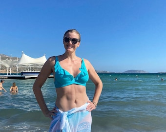 Sarong bianco con foglia blu