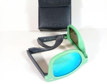 Ray Ban RB 4105 Green Folding Wayfarer Unisex Mirror Sunglasses w/Case AS IS