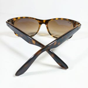 Ray Ban RB 2132 710/51 Tortoise Brown New Wayfarer Gradient Sunglasses w/Case image 8