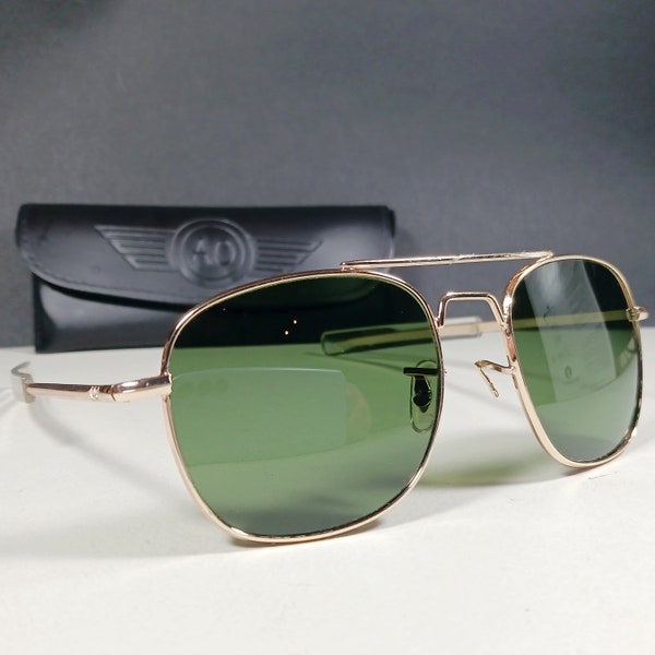 American Optical AO 8054 Pilot 52-14 135 Gold Aviator US Made Sunglasses w/Case