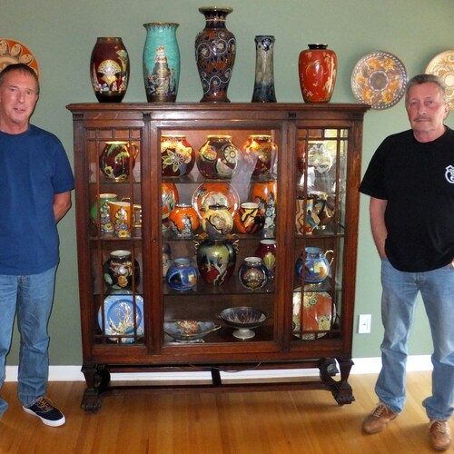 プール陶器デルフィス 8.5インチ 手彫り・彩色花瓶 ミッドセンチュリー