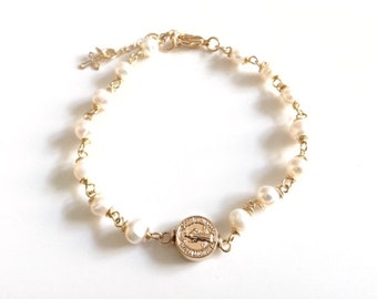 Gold St. Benedict Medal Bracelet Fresh Water Pearls Adjustable Bracelet Gold and Pearls Bracelet, Gold Filled Pendant, Medalla San Benito