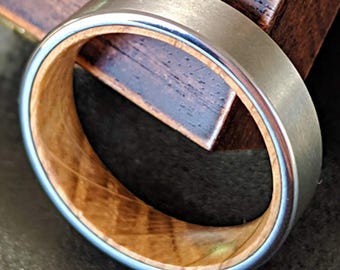 Anel de barril de uísque de prata, aliança de casamento masculina, anel de madeira com anéis de madeira de uísque bourbon para casais, tamanho de ajuste confortável de 6 mm/8 mm