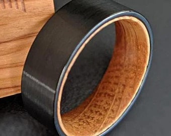 Black Mens Rings Whiskey Barrel Wedding Band Tungsten Ring 8mm Rustic Whisky Bourbon Wooden Ring Men Wedding Band with Wood Inlay Sizes 6-16