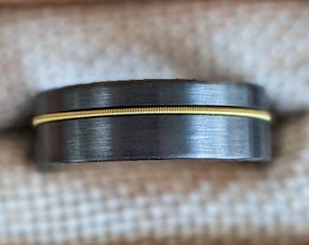 Anillo de cuerda de guitarra de tungsteno para hombre, color bronce, ideal para bodas. Regalos de guitarra. Anillo de tungsteno para hombre. Anillo de 8 mm para músicos.