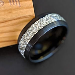 Schwarzer Meteorit Ring Herrenring - Meteorit Ehering - 8 mm Wolframring Herrenring - Schwarzer Wolframring Einzigartiger Herrenring