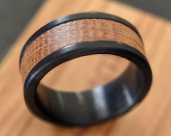 Anillo de boda de barril de whisky negro para hombre, anillo de tungsteno de 8 mm, anillo de barril de bourbon, anillo de boda de madera, anillo de whisky único para hombre