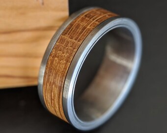 Pierścionek z beczki whisky, metaliczny, drewniany, obrączka ślubna, męski pierścień 8 mm, pierścień z beczki bourbonu, męski pierścień ślubny, pierścień z wolframu, pierścień z whisky, drewniany pierścień