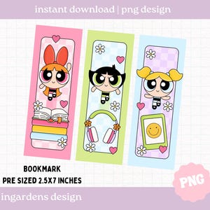 Puede incluir: Tres marcapáginas coloridos con personajes de dibujos animados. Los marcapáginas son rosas, verdes y azules, con el texto "BOOKMARK" y "PRE SIZED 2.5X7 INCHES". Cada marcapáginas tiene un personaje diferente, flores y corazones.