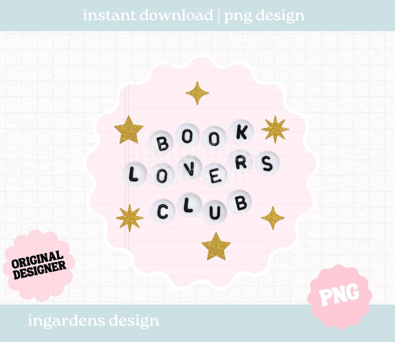 Pu&ograve; includere: Un design digitale con la scritta "BOOK LOVERS CLUB" scritta con perline bianche su sfondo rosa. Stelle glitterate dorate circondano il testo. Il design include il testo "instant download | png design", "ORIGINAL DESIGNER" e "PNG".