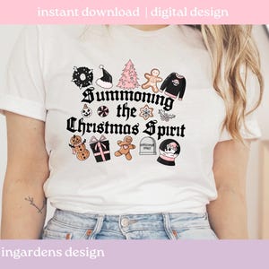 Summoning The Christmas Spirit PNG, Creepy Christmas Design png, digitale download voor T-shirt, mok, stickers en meer afbeelding 2