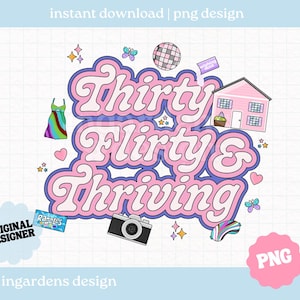 Pode incluir: Um design digital com o texto "Thirty, Flirty & Thriving" em uma fonte retrô, rodeado por ilustrações de um vestido, casa, câmera e outros elementos decorativos. O design é em tons de rosa, azul e branco.