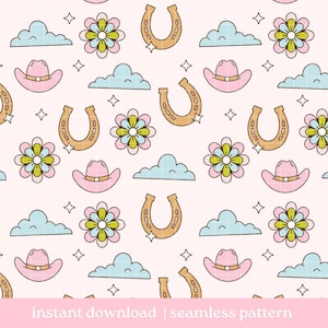Op de afbeelding: Een naadloos patroon met roze cowboyhoeden, bruine hoefijzers, gele bloemen en blauwe wolken op een lichtroze achtergrond. Het patroon is perfect voor knutselprojecten, scrapbooking en digitaal ontwerp.